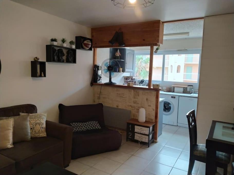 גרואיסאן Joli Appartement Avec Grande Et Belle Terrasse, Au Pied De La Plage Du Grazel! מראה חיצוני תמונה