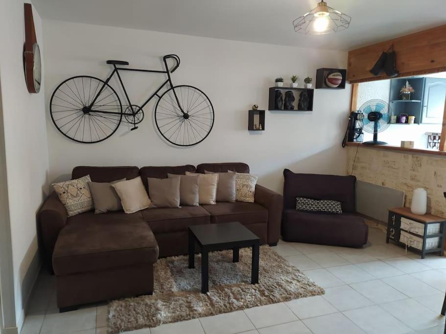 גרואיסאן Joli Appartement Avec Grande Et Belle Terrasse, Au Pied De La Plage Du Grazel! מראה חיצוני תמונה